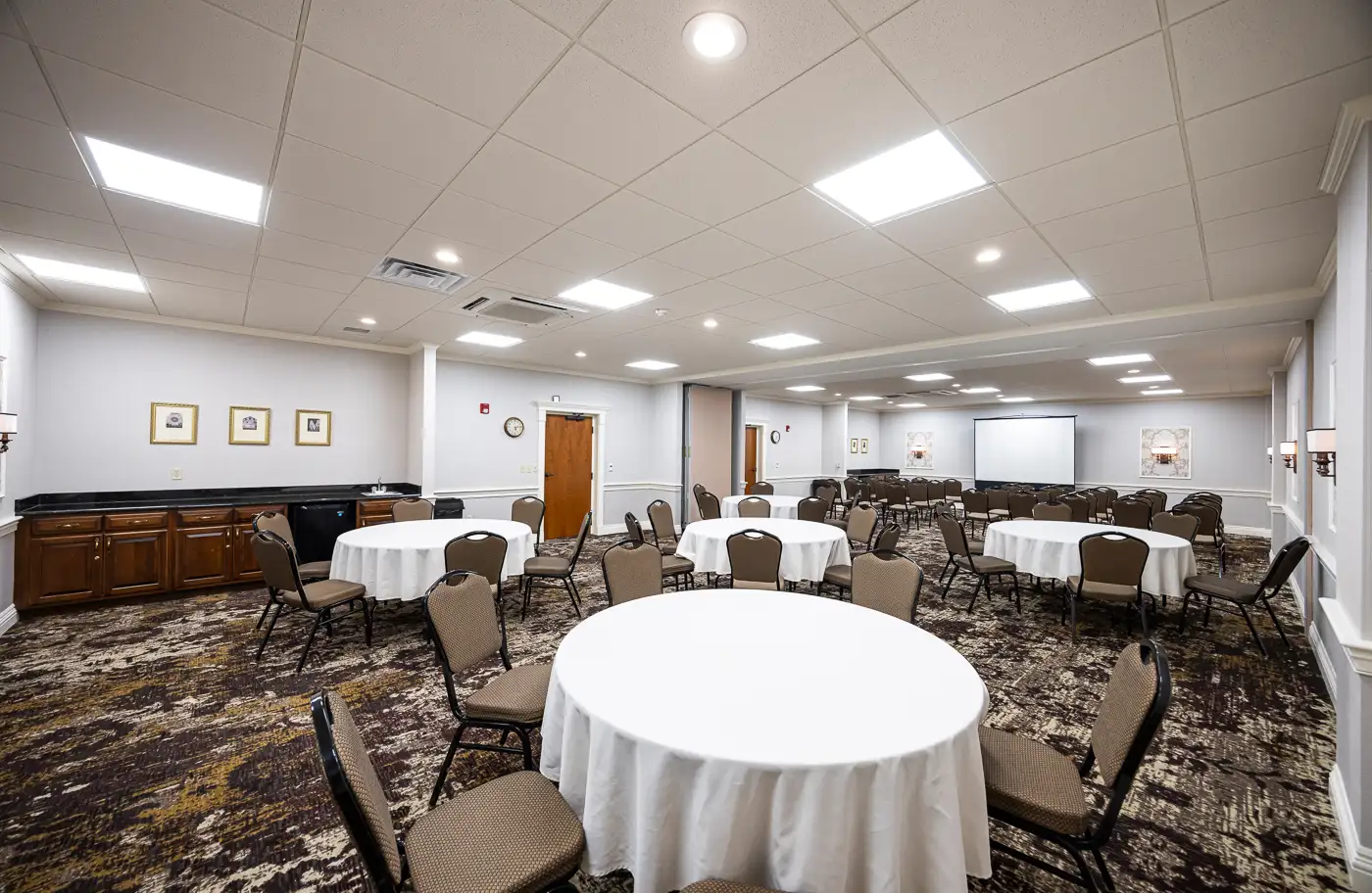 Meeting room space at AmishView Inn & Suites with the ability to be split into 2