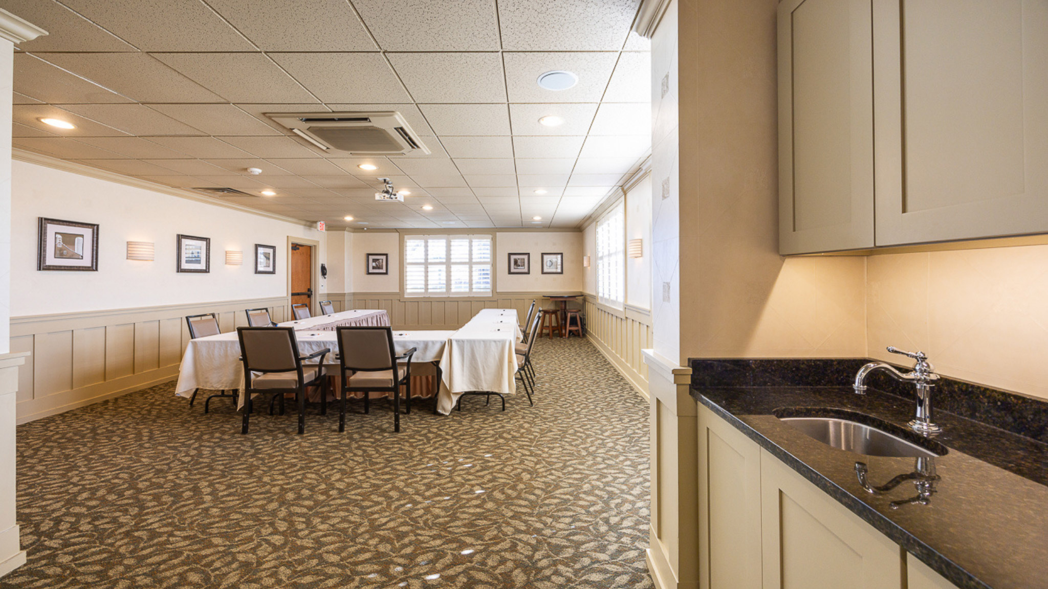 Small Meeting Room at AmishView Inn & Suites - Lancaster County PA.