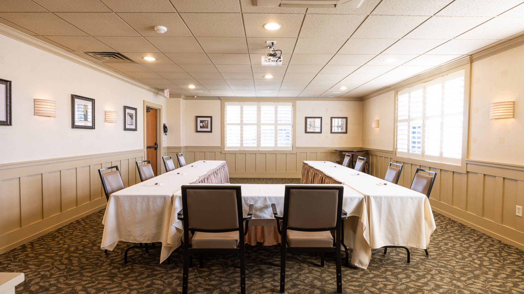 Small Meeting Room at AmishView Inn & Suites - Lancaster County PA.