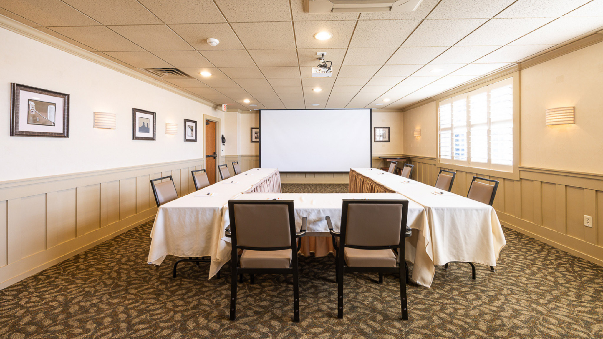 Small Meeting Room at AmishView Inn & Suites - Lancaster County PA.