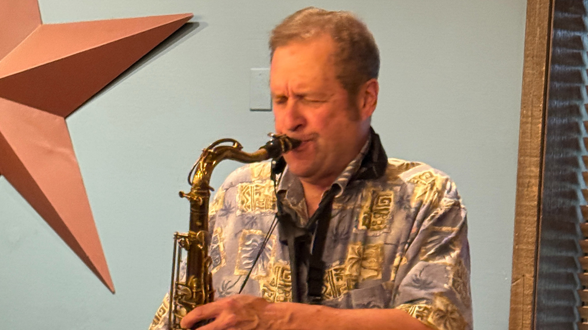 Music at Smokehouse BBQ & Brews